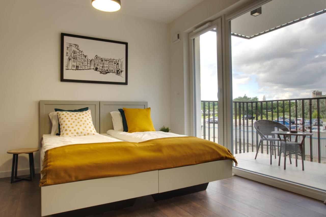 Essence Apartments Topaz Познань Экстерьер фото