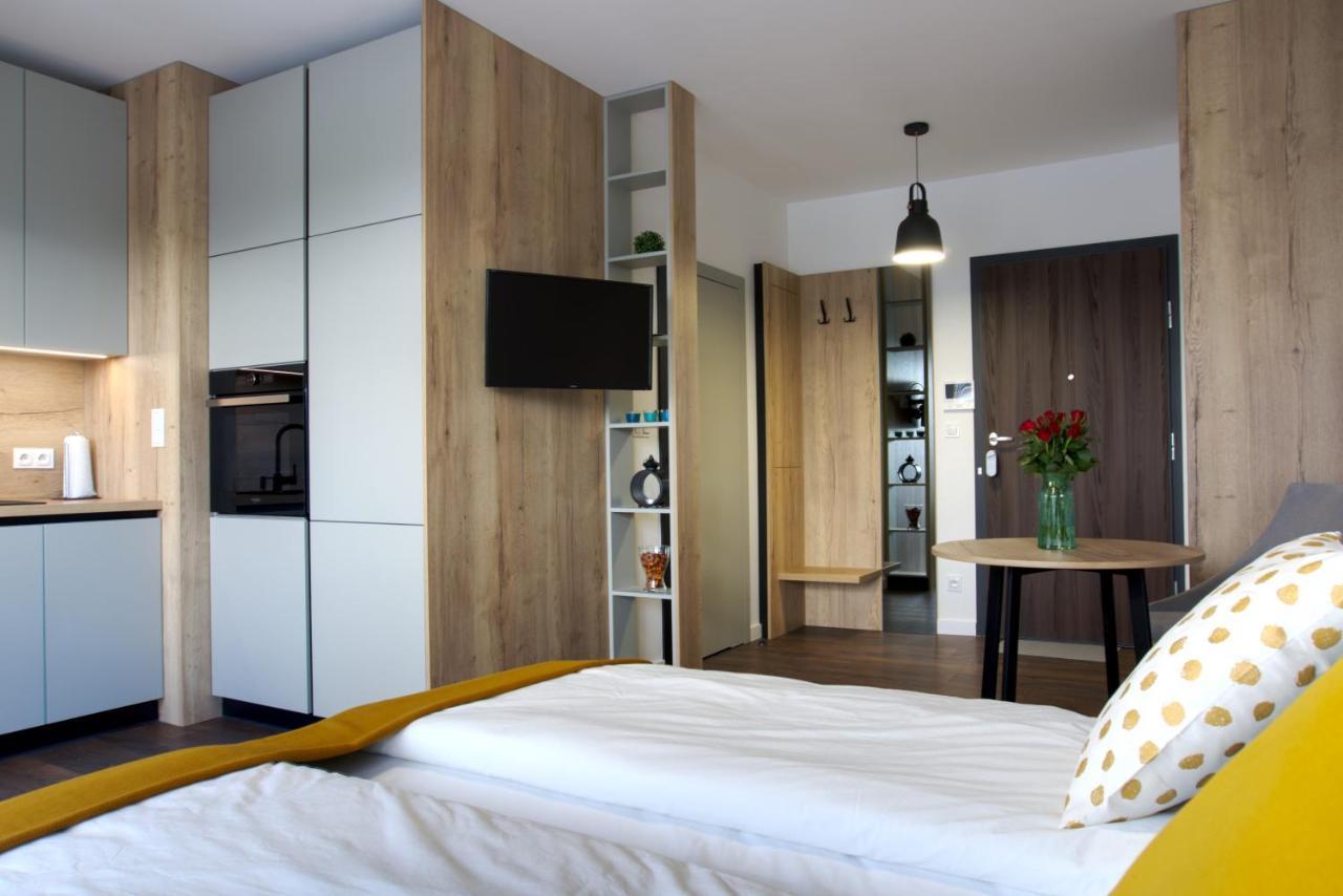 Essence Apartments Topaz Познань Экстерьер фото